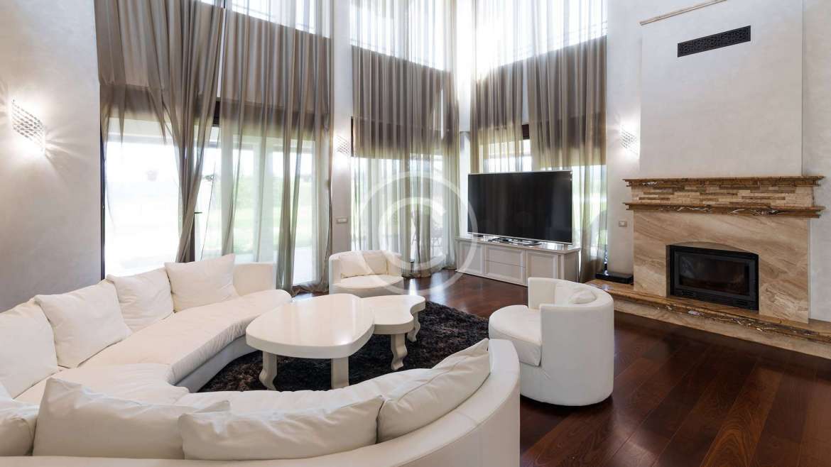 Perdele elegante pentru living-ul tău